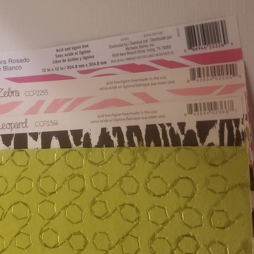 6 unused eyecatching sheets of scrapbooking paper- patterned - Picture 5 of 6